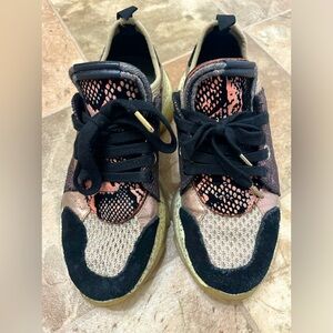 Steve Madden Shoes // Womens size 7.5 // Black & Pink glitter